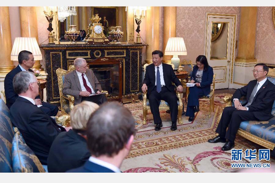 10月20日，國(guó)家主席習(xí)近平在倫敦會(huì)見(jiàn)英國(guó)工黨領(lǐng)袖杰里米&middot;科爾賓。 新華社記者 張鐸 攝 