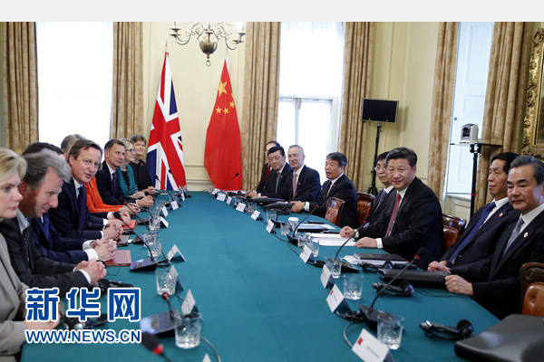 10月21日，國(guó)家主席習(xí)近平在倫敦唐寧街首相府同英國(guó)首相卡梅倫舉行會(huì)談。 新華社記者 鞠鵬 攝 