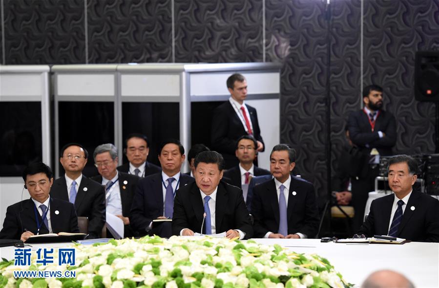  11月15日，金磚國家領導人非正式會晤在土耳其安塔利亞舉行，中國國家主席習近平、俄羅斯總統(tǒng)普京、印度總理莫迪、南非總統(tǒng)祖馬、巴西總統(tǒng)羅塞夫出席。習近平在會上發(fā)表題為《開拓機遇應對挑戰(zhàn)》的重要講話。 新華社記者 饒愛民 攝 