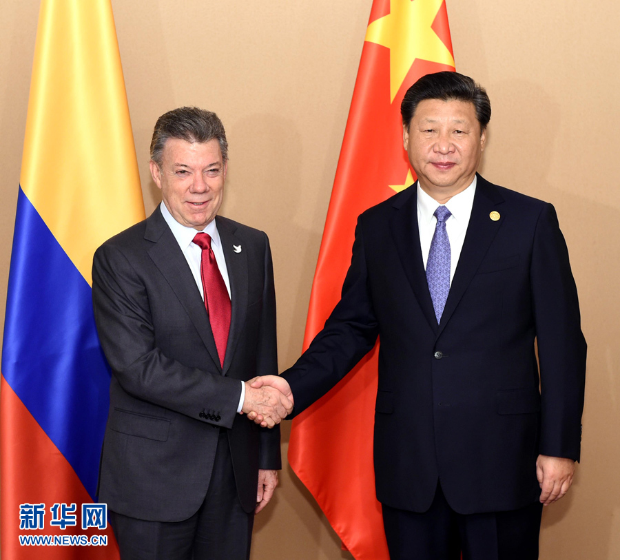 11月18日，國家主席習(xí)近平在菲律賓馬尼拉會見哥倫比亞總統(tǒng)桑托斯。 新華社記者 饒愛民 攝