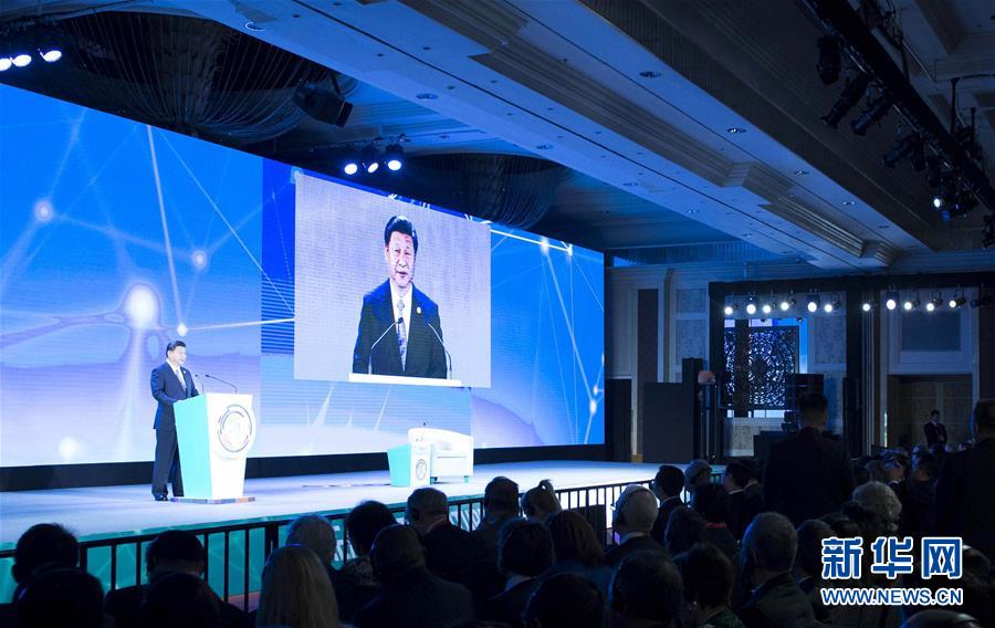 11月18日，國(guó)家主席習(xí)近平在菲律賓馬尼拉出席亞太經(jīng)合組織（APEC）工商領(lǐng)導(dǎo)人峰會(huì)并發(fā)表主旨演講。 新華社記者 王曄 攝 