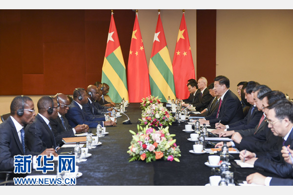 12月3日，國家主席習近平在約翰內(nèi)斯堡會見多哥總統(tǒng)福雷。新華社記者 謝環(huán)馳 攝 