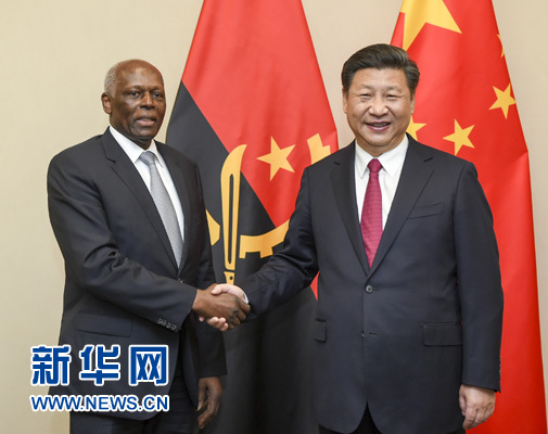 12月3日，國家主席習近平在約翰內(nèi)斯堡會見安哥拉總統(tǒng)多斯桑托斯。 新華社記者 謝環(huán)馳 攝