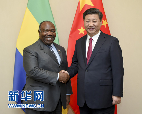 12月3日，國(guó)家主席習(xí)近平在約翰內(nèi)斯堡會(huì)見加蓬總統(tǒng)邦戈。新華社記者 謝環(huán)馳 攝 