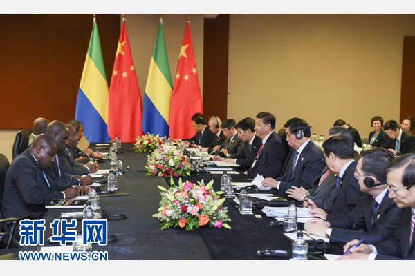 12月3日，國(guó)家主席習(xí)近平在約翰內(nèi)斯堡會(huì)見加蓬總統(tǒng)邦戈。新華社記者 謝環(huán)馳 攝 