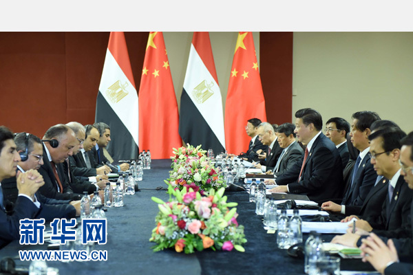 12月4日，國(guó)家主席習(xí)近平在約翰內(nèi)斯堡會(huì)見埃及總理伊斯梅爾。新華社記者 張鐸 攝 