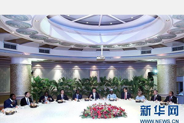 12月5日，國家主席習近平在約翰內(nèi)斯堡再次集體會見17位非洲國家領導人。 新華社記者 姚大偉 攝