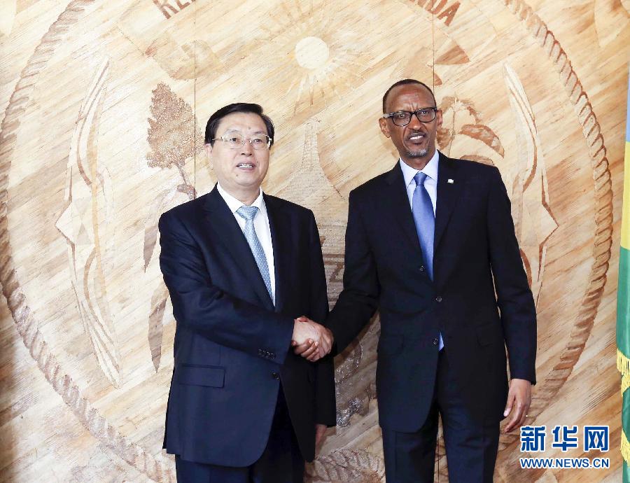 3月22日至23日，全國人大常委會(huì)委員長(zhǎng)張德江對(duì)盧旺達(dá)進(jìn)行正式友好訪問。這是3月23日，張德江在盧旺達(dá)首都基加利會(huì)見盧旺達(dá)總統(tǒng)卡加梅。新華社記者 丁林 攝