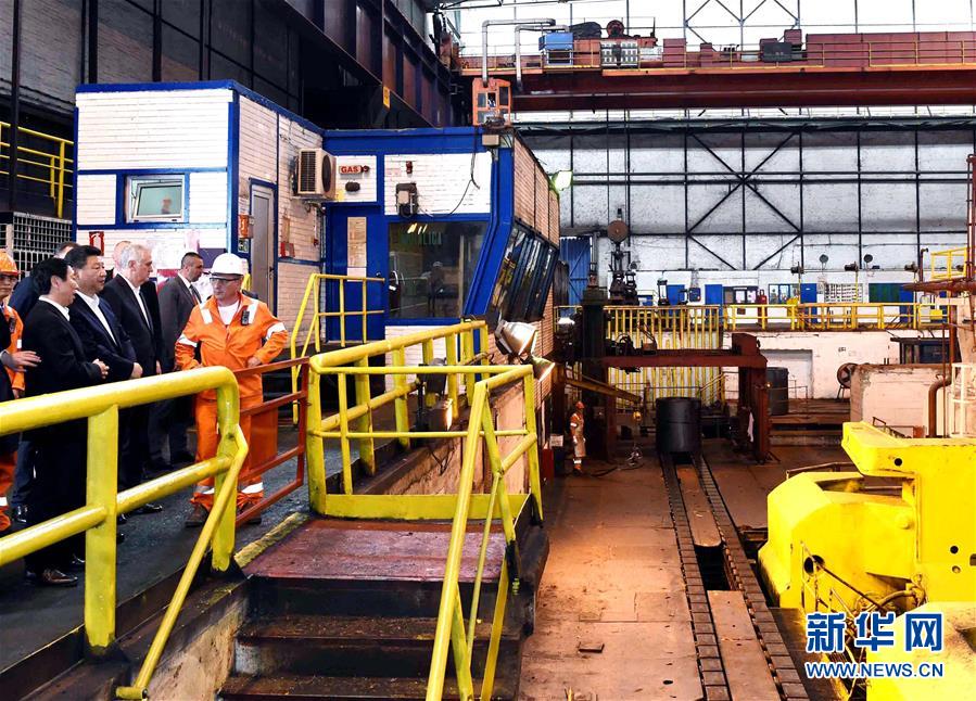 6月19日上午，國家主席習(xí)近平在貝爾格萊德參觀河鋼集團(tuán)塞爾維亞斯梅代雷沃鋼廠。 新華社記者 饒愛民 攝