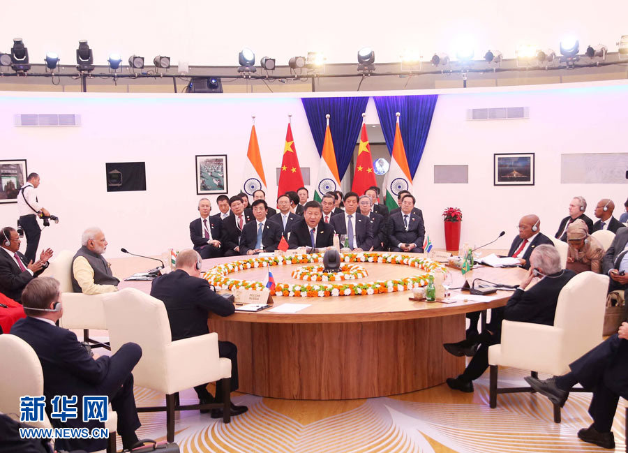 10月16日，金磚國家領導人第八次會晤在印度果阿舉行。中國國家主席習近平、印度總理莫迪、南非總統(tǒng)祖馬、巴西總統(tǒng)特梅爾、俄羅斯總統(tǒng)普京出席。習近平發(fā)表題為《堅定信心　共謀發(fā)展》的重要講話。新華社記者姚大偉攝 