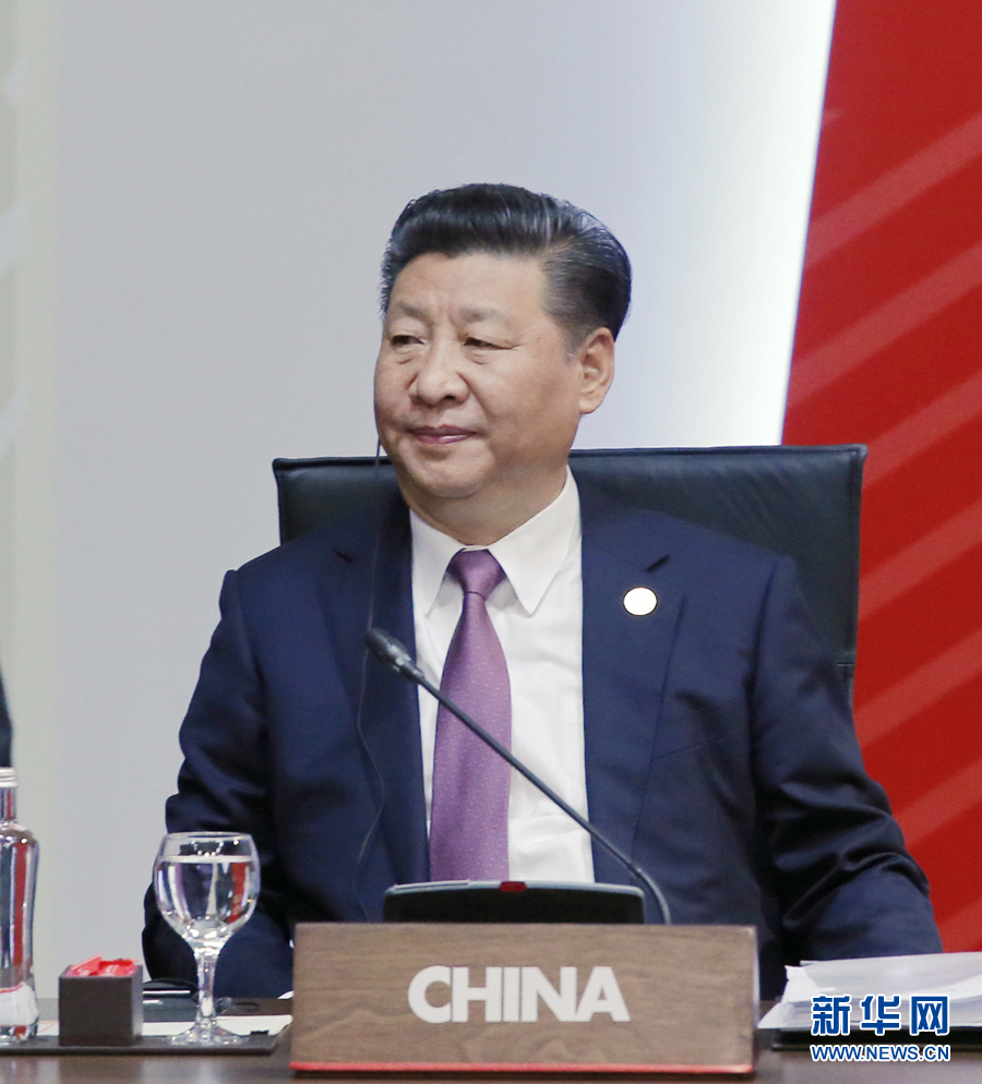 11月20日，亞太經(jīng)合組織第二十四次領(lǐng)導(dǎo)人非正式會(huì)議在秘魯利馬舉行。國(guó)家主席習(xí)近平出席并發(fā)表題為《面向未來(lái)開拓進(jìn)取促進(jìn)亞太發(fā)展繁榮》的重要講話。 新華社記者 鞠鵬 攝