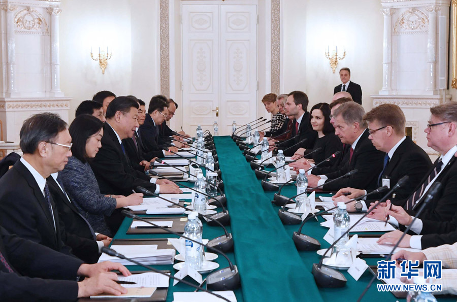 4月5日，國(guó)家主席習(xí)近平在赫爾辛基同芬蘭總統(tǒng)尼尼斯托舉行會(huì)談。 新華社記者 饒愛(ài)民 攝