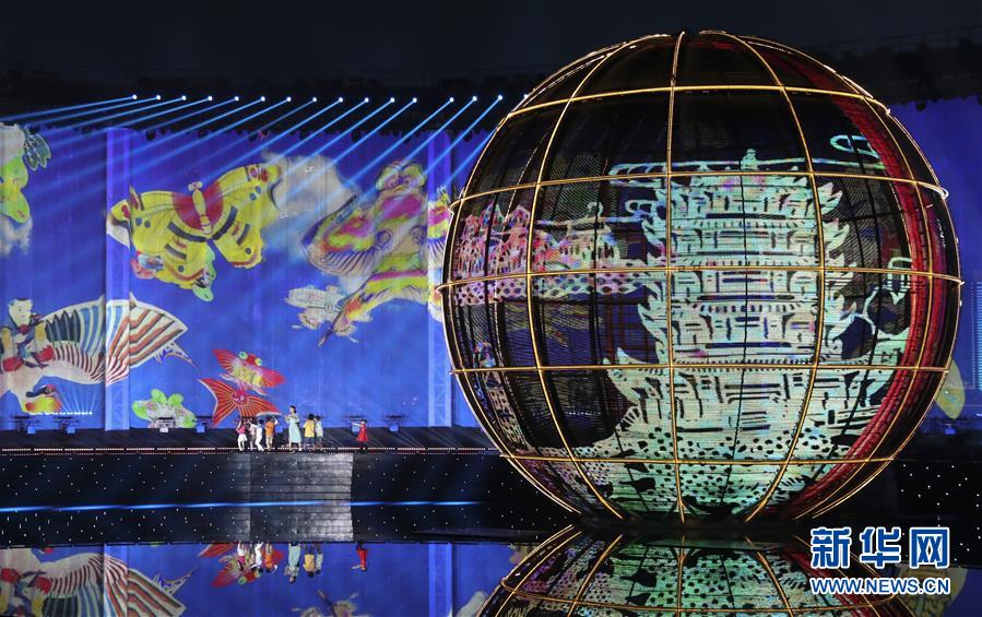 （新華全媒頭條&middot;上合青島峰會(huì)&middot;圖文互動(dòng)）（3）攜手前進(jìn)，開啟上合發(fā)展新征程 &mdash;&mdash;習(xí)近平主席主持上合組織青島峰會(huì) 并舉行系列活動(dòng)紀(jì)實(shí)