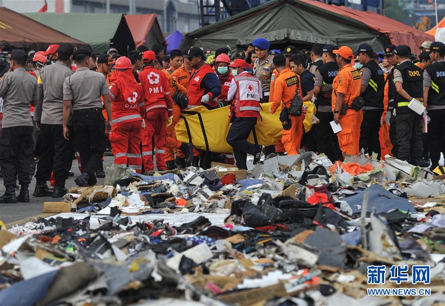 (國際)失事獅航客機(jī)的首個黑匣子已被成功打撈出水