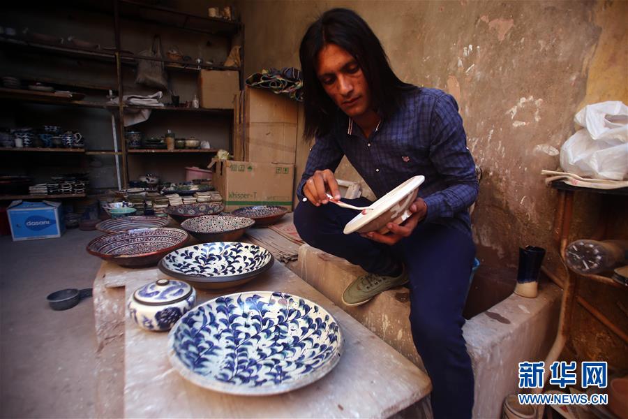 （國際&middot;圖文互動(dòng)）（5）通訊：埃及傳統(tǒng)陶藝村煥發(fā)現(xiàn)代魅力