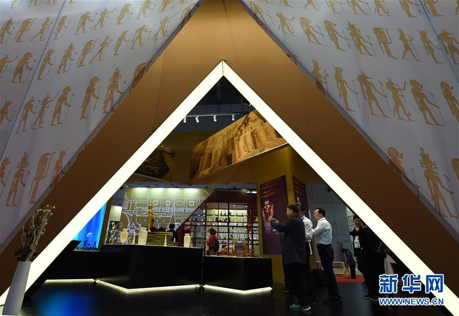 (新華全媒頭條·圖文互動)(4)人間正道 浩蕩前行——習(xí)近平主席出席首屆中國國際進(jìn)口博覽會紀(jì)實(shí)