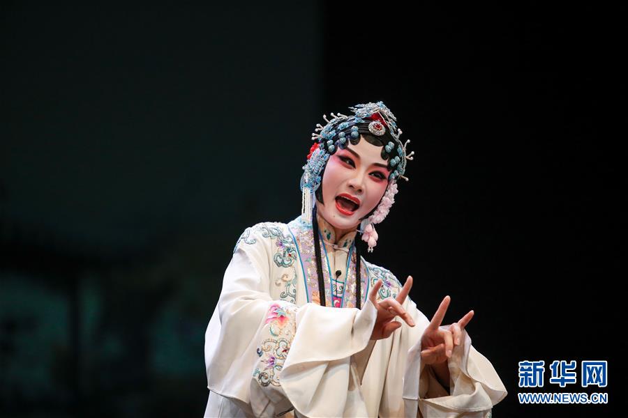 （國際）（8）&ldquo;中國紅&rdquo;海外閃爍 慶春節(jié)年味正濃