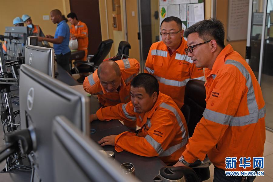 （國際&middot;圖文互動）（2）通訊：春節(jié)：在異國他鄉(xiāng)堅守崗位&mdash;&mdash;探訪南非中企施工現(xiàn)場