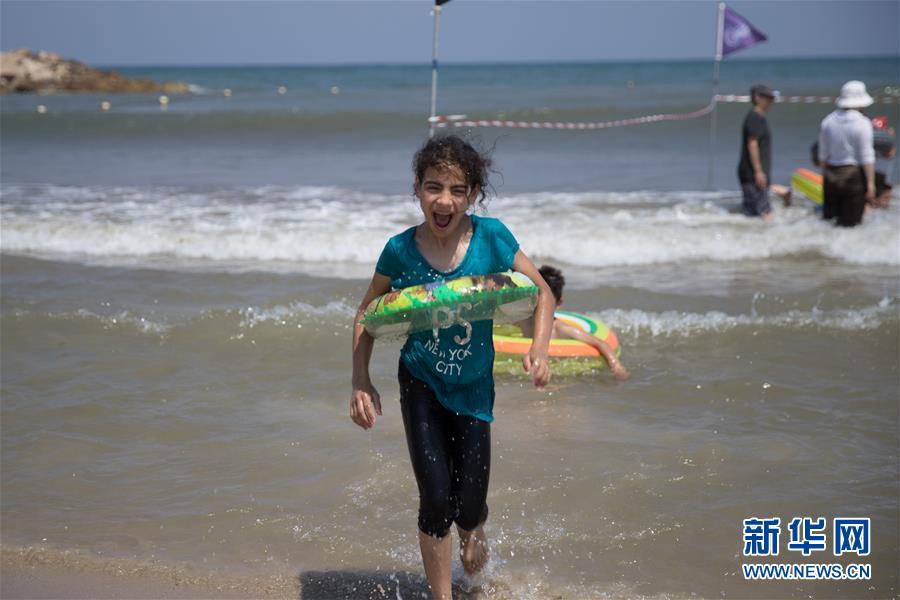 （國(guó)際&middot;圖文互動(dòng)）（1）特寫：穿過檢查站去看海