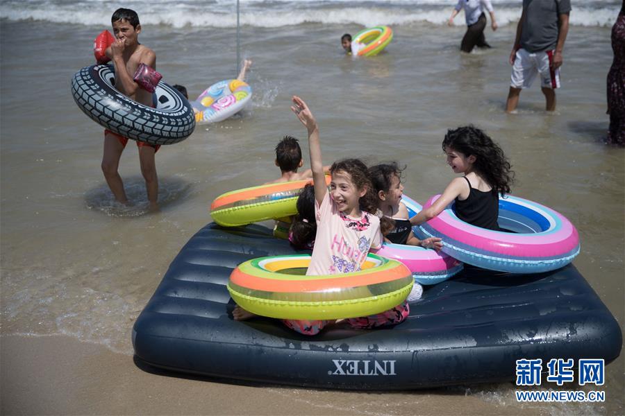 （國(guó)際&middot;圖文互動(dòng)）（2）特寫：穿過檢查站去看海