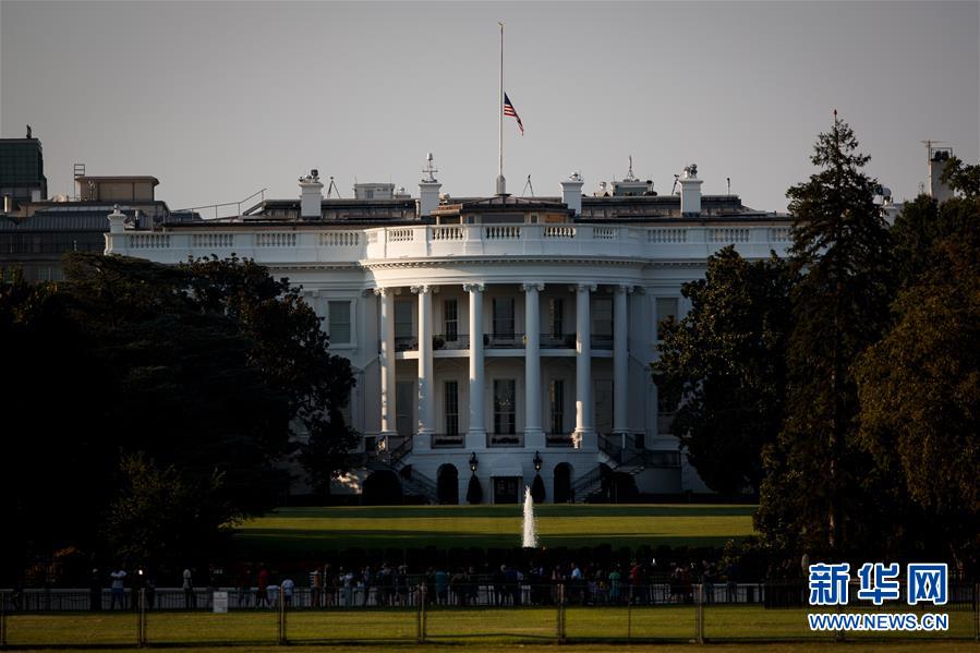(國際)(2)美國總統(tǒng)宣布降半旗哀悼槍擊案遇難者