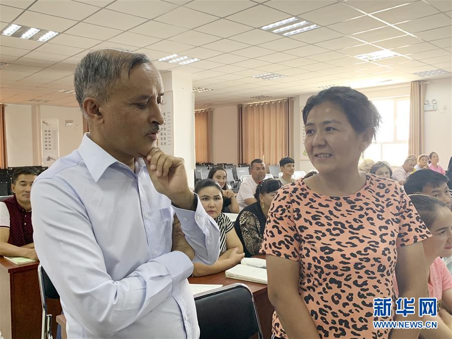 （圖文互動(dòng)）（2）多國駐華使節(jié)參訪新疆：中國反恐、去極端化經(jīng)驗(yàn)值得學(xué)習(xí)借鑒