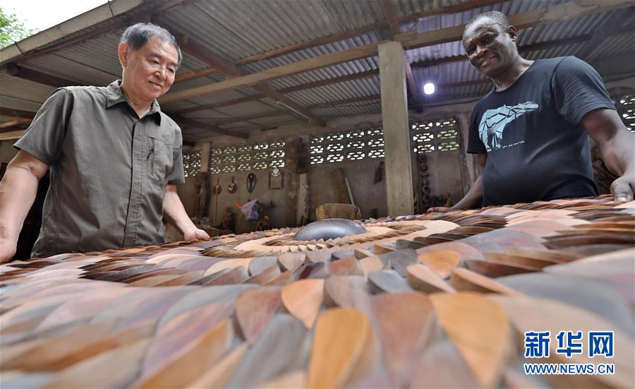 （國(guó)際&middot;圖文互動(dòng)）（5）通訊：收藏&ldquo;非洲之美&rdquo;的中國(guó)人&mdash;&mdash;訪幾內(nèi)亞灣非洲國(guó)際藝術(shù)博物館館長(zhǎng)謝燕申