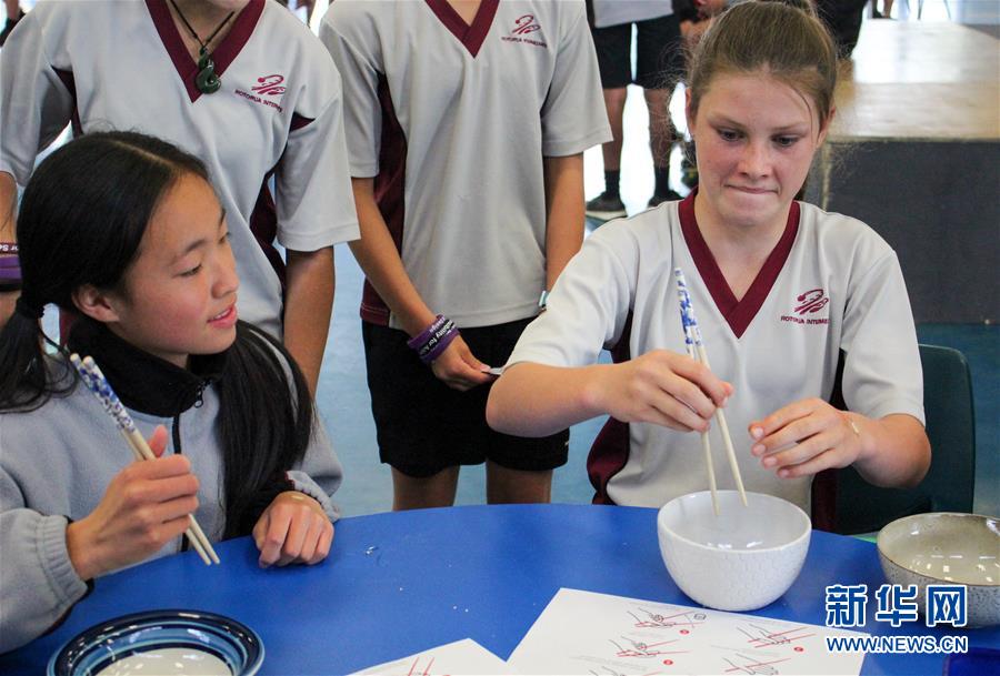 （國(guó)際&middot;圖文互動(dòng)）（4）通訊：&ldquo;Kia Ora，都來(lái)吧，漢語(yǔ)學(xué)習(xí)發(fā)了芽&rdquo;&mdash;&mdash;新西蘭羅托魯阿初級(jí)中學(xué)中文助教的夢(mèng)想