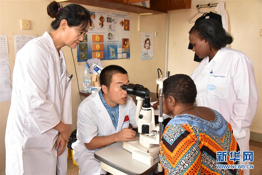 (國際·圖文互動)(4)通訊:《中喀一家人》——贈別中國醫(yī)療隊(duì)員的非洲旋律