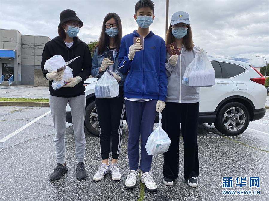 (國際疫情·圖文互動(dòng))(4)“來自祖國濃濃的愛”——在美留學(xué)生領(lǐng)取“健康包”背后的故事