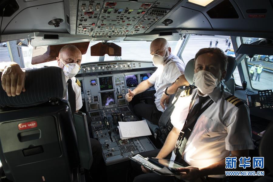 （圖文互動&middot;國際疫情）（3）通訊：3.8萬公里的航程　跨越大洋的情誼&mdash;&mdash;記阿根廷從中國運載防疫物資