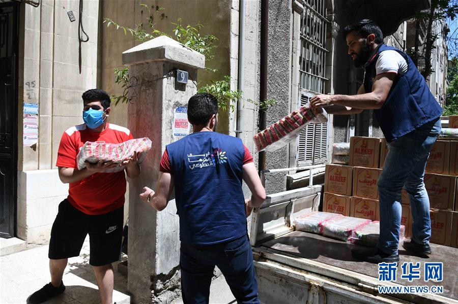 （國際疫情&middot;圖文互動）（2）通訊：疫情中，那抹笑容最難忘&mdash;&mdash;記向困難家庭發(fā)放愛心包裹的敘利亞青年志愿者