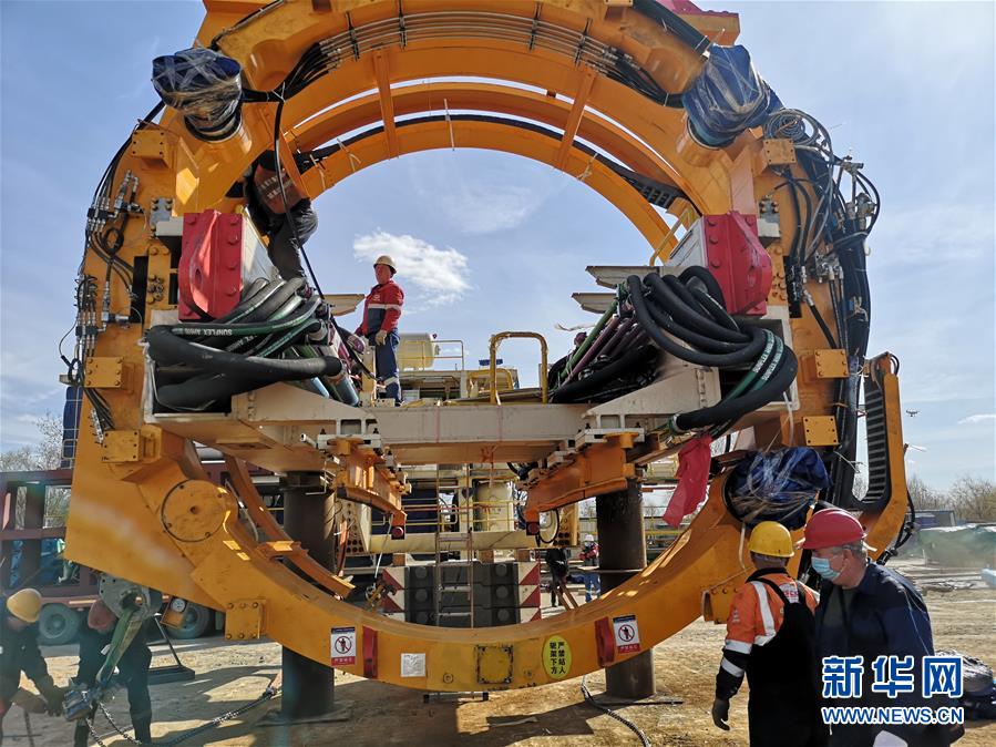 （國際&middot;圖文互動）（2）通訊：&ldquo;大國重器&rdquo;亮相莫斯科&mdash;&mdash;中國11米級大盾構(gòu)機在俄始發(fā)記