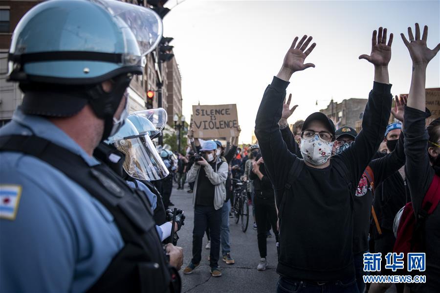 (國際)(3)芝加哥抗議示威活動(dòng)繼續(xù)進(jìn)行