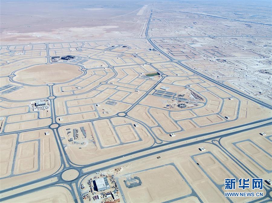 （國際疫情&middot;圖文互動）（5）通訊：防疫、生產(chǎn)兩不誤，沙漠現(xiàn)&ldquo;棋盤&rdquo;&mdash;&mdash;記中企承建科威特住房基建項目