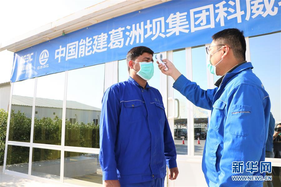 （國際疫情&middot;圖文互動）（6）通訊：防疫、生產(chǎn)兩不誤，沙漠現(xiàn)&ldquo;棋盤&rdquo;&mdash;&mdash;記中企承建科威特住房基建項目