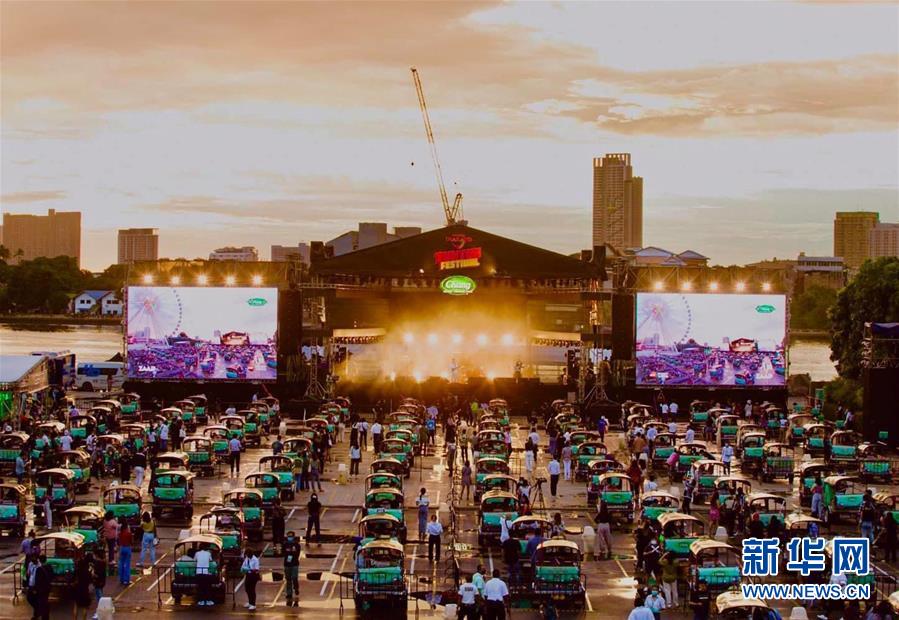 (國(guó)際·圖文互動(dòng))(3)疫情新常態(tài)下的新嘗試——泰國(guó)舉辦“嘟嘟車”音樂會(huì)