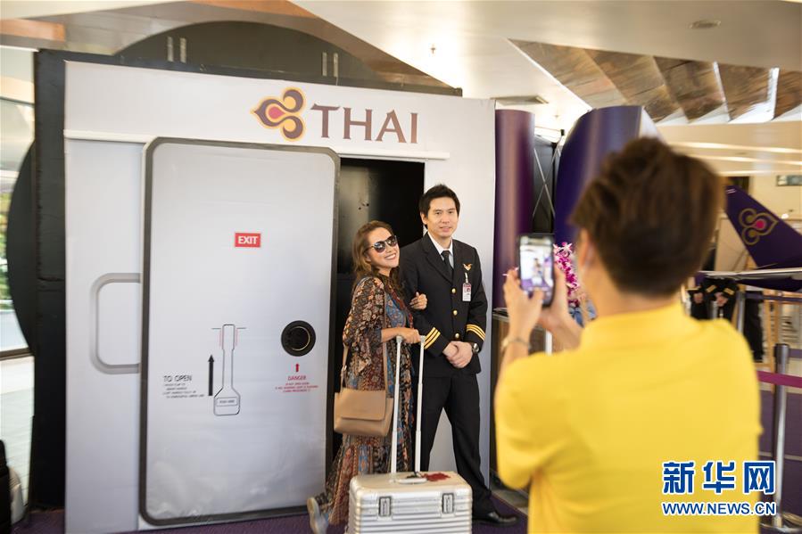 (國際·圖文互動(dòng))(3)從機(jī)艙餐廳到模擬飛行 泰航出招緩解疫情壓力