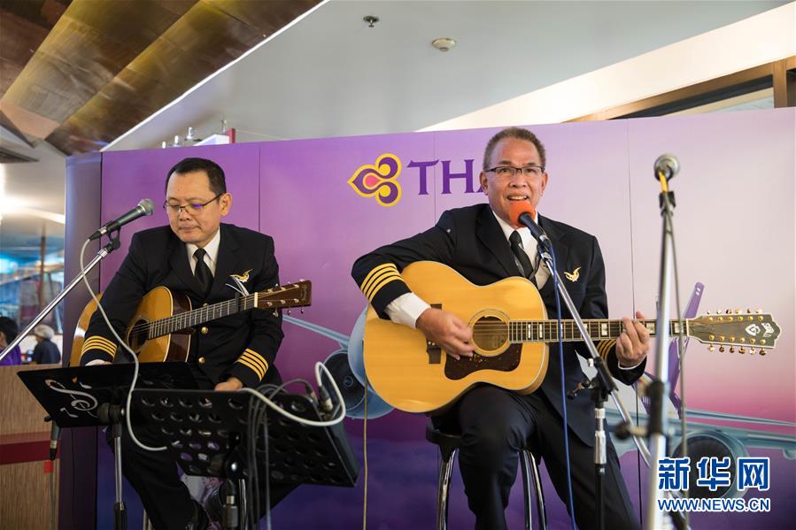 (國際·圖文互動(dòng))(7)從機(jī)艙餐廳到模擬飛行 泰航出招緩解疫情壓力