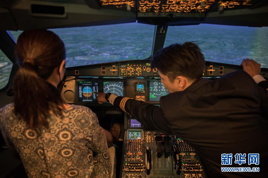 (國際·圖文互動(dòng))(8)從機(jī)艙餐廳到模擬飛行 泰航出招緩解疫情壓力