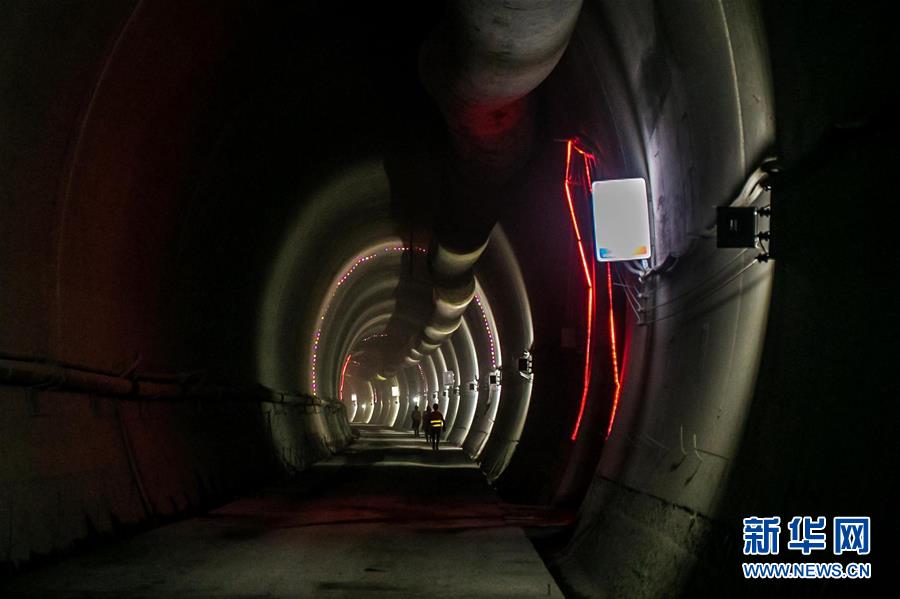 (國(guó)際)(6)中老鐵路全線隧道實(shí)現(xiàn)貫通