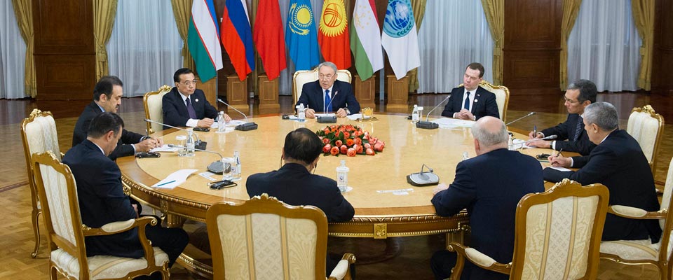 納扎爾巴耶夫集體會(huì)見(jiàn)上海合作組織成員國(guó)總理、秘書長(zhǎng)和地區(qū)反恐怖機(jī)構(gòu)執(zhí)委會(huì)主任