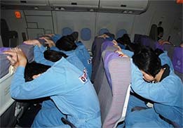 系好安全帶，記住安全門(mén)