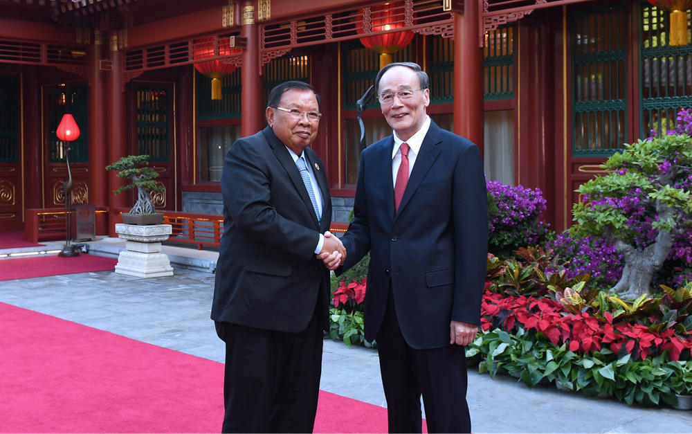 王岐山會見老撾人民革命黨中央總書記、國家主席本揚(yáng)