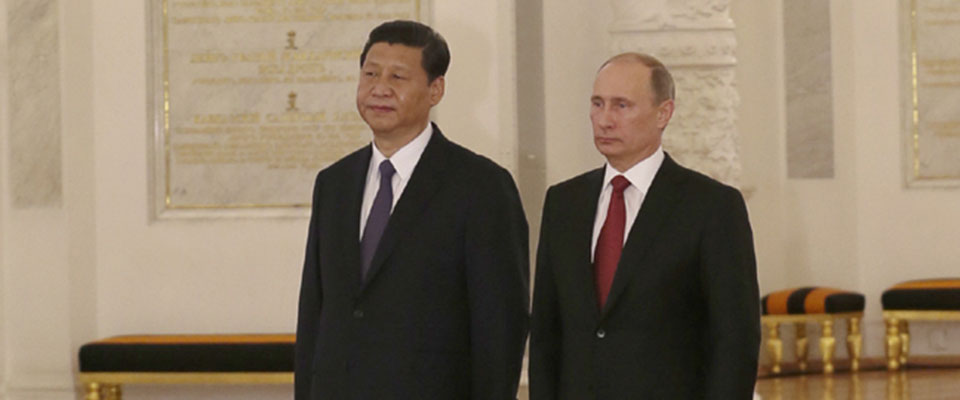 2013年3月，習(xí)近平出席普京舉行的歡迎儀式