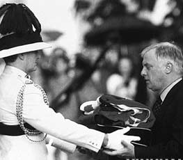 英國(guó)插手香港事務(wù) 意欲何為？