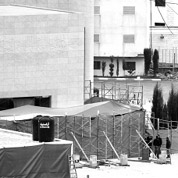 驗(yàn)尸能否解開(kāi)謎團(tuán)？