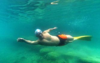 &ldquo;泳&rdquo;動寒冬